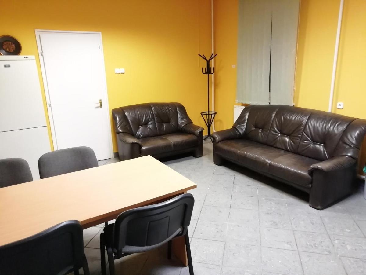 COLLINGO Belvárosi Szállás Kazincbarcika Exterior foto