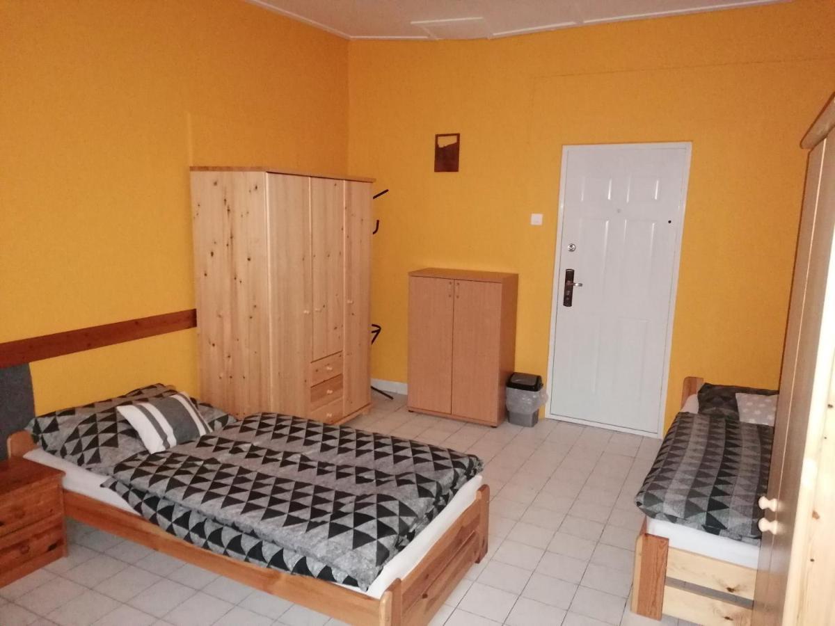 COLLINGO Belvárosi Szállás Kazincbarcika Exterior foto